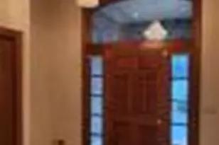 8098 S Meadowcreek Ct, Franklin, WI 53132 - Photo 4