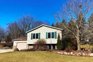 1105 McCoy Park Rd, Fort Atkinson, WI 53538 - Photo 1