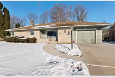 2112  Markham St, Manitowoc, WI 54220 - Photo 1