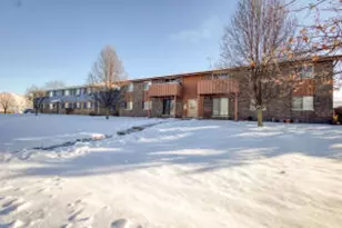 10259 W Whitnall Edge Dr, Franklin, WI 53132 - Photo 1
