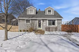 6334 W Fremont Pl, Milwaukee, WI 53219 - Photo 1