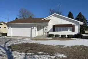 1233 S 26th St, Manitowoc, WI 54220 - Photo 1