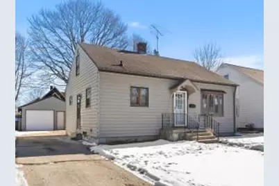 925 N 16th St, Manitowoc, WI 54220 - Photo 1