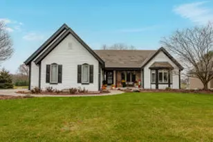 337 Sand Hill Ln, Dousman, WI 53118 - Photo 1