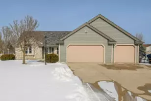 130 Chestnut Way, North Prairie, WI 53153 - Photo 1