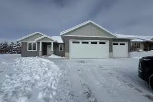 538 Oriole Ln, Howards Grove, WI 53083 - Photo 1