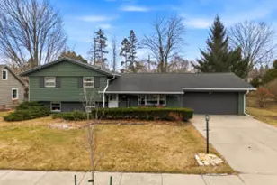 N75W7085 Linden St, Cedarburg, WI 53012 - Photo 1