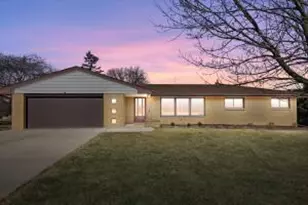 N77W14914 Menomonee Manor Dr, Menomonee Falls, WI 53051 - Photo 1