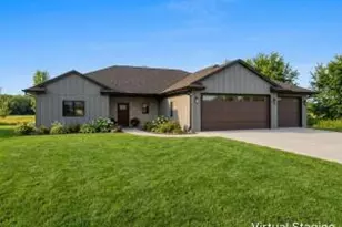 113 Parkview Dr, Whitelaw, WI 54247 - Photo 1