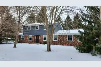 7808 W Plainsview Dr, Franklin, WI 53132 - Photo 1