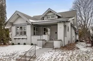 904 N 9th St, Manitowoc, WI 54220 - Photo 1