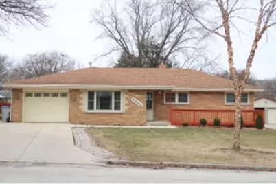 5542 W Jerelyn Pl, Milwaukee, WI 53219 - Photo 1