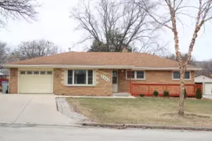 5542 W Jerelyn Pl, Milwaukee, WI 53219 - Photo 1