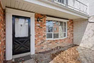 5075 W Colonial Ct, Greenfield, WI 53220 - Photo 1