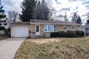 917 Jefferson St, West Bend, WI 53090 - Photo 1