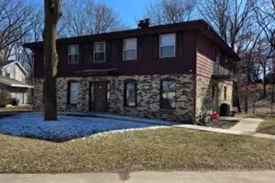 801 Teutonia Dr, Burlington, WI 53105 - Photo 1