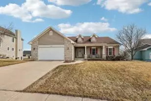 320 S Boulder Ridge Dr, Lake Geneva, WI 53147 - Photo 1