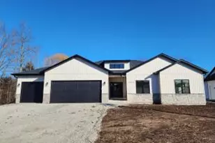 3433 Paula St, Green Bay, WI 54311 - Photo 1