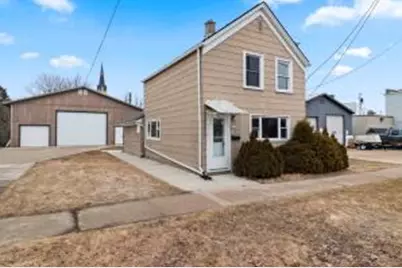 1010  Hamilton St, Manitowoc, WI 54220 - Photo 1
