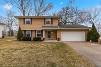 8044 W Beacon Hill Dr, Franklin, WI 53132 - Photo 1