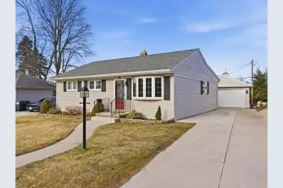 802  Forest Cir, Manitowoc, WI 54220 - Photo 1