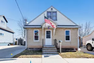 1611 Jackson St, Two Rivers, WI 54241 - Photo 1