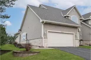 1084 Quinlan Dr, Pewaukee, WI 53072 - Photo 1