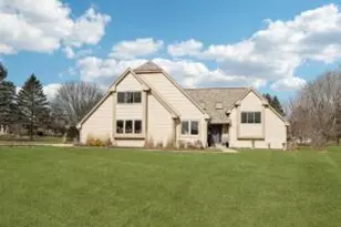 221 Crystal Dr, Hartland, WI 53029 - Photo 1