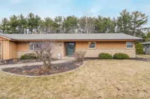 818 Huron Ave, Oostburg, WI 53070 - Photo 1