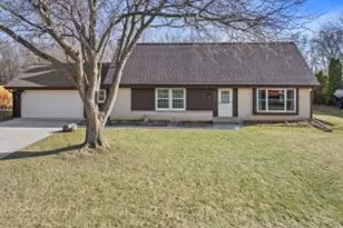 10235 W Cascade Dr, Franklin, WI 53132 - Photo 1