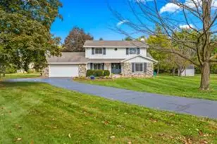 S83W32784 N Oak Tree Ct, Mukwonago, WI 53149 - Photo 1