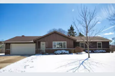 15175 W Kingsway Dr, New Berlin, WI 53151 - Photo 1