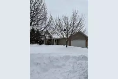 338  Woodridge Pl, Manitowoc, WI 54220 - Photo 1