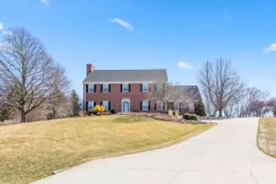 W235S4478 Amber Ct, Waukesha, WI 53189 - Photo 1