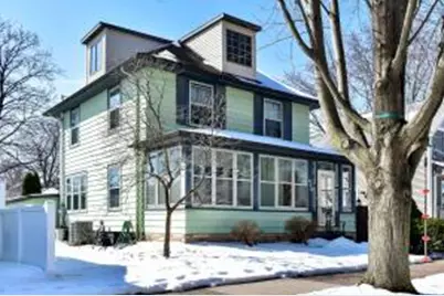 629  9th St, Winona, MN 55987 - Photo 1