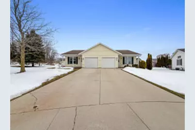 4530  Oaktree Ct #4532, Manitowoc, WI 54220 - Photo 1