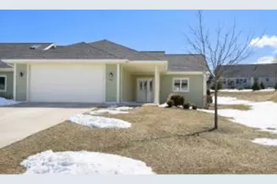 901  Hawthorne Ct, Manitowoc, WI 54220 - Photo 1