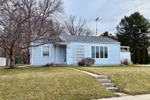 754 Summit Ave, Oconomowoc, WI 53066 - Photo 1
