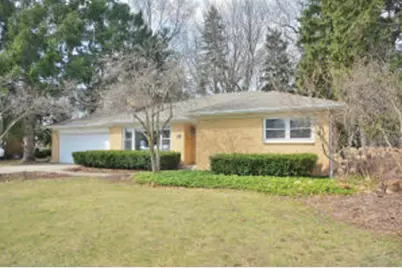 145  Lynnwood Ln, Brookfield, WI 53005 - Photo 1