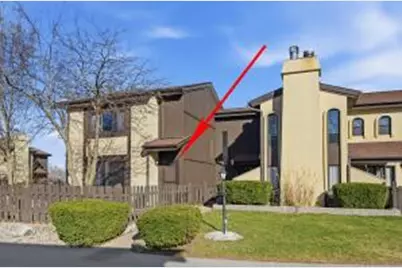 5270  Somerset Ln, Greenfield, WI 53221 - Photo 1