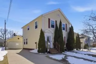 519 Riverview Dr, Manitowoc, WI 54220 - Photo 1