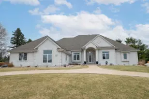 W226N3551 Wethersfield Rd, Pewaukee, WI 53072 - Photo 1