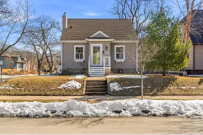 332  22nd St, La Crosse, WI 54601 - Photo 1