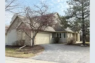 N21W24093  Dorchester Dr, Pewaukee, WI 53072 - Photo 1