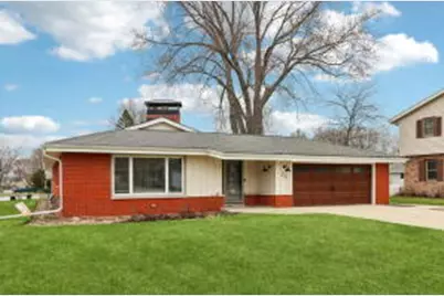 630  Pleasant Dr, Hartland, WI 53029 - Photo 1