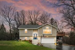 W299S10917 Valley Ridge Dr, Mukwonago, WI 53149 - Photo 1