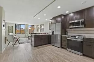 929 N Astor St, Milwaukee, WI 53202 - Photo 1