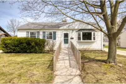 955  Lincoln Dr, West Bend, WI 53095 - Photo 1