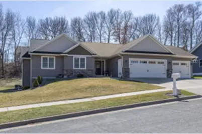 800  Knollwood Dr, Holmen, WI 54636 - Photo 1