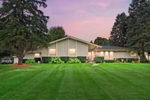 N8W27287 Woodridge Ln, Pewaukee, WI 53188 - Photo 1